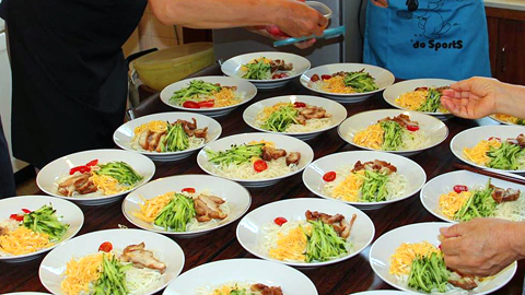 愛餐会は毎月第3日曜日。皆で食事を共にします。